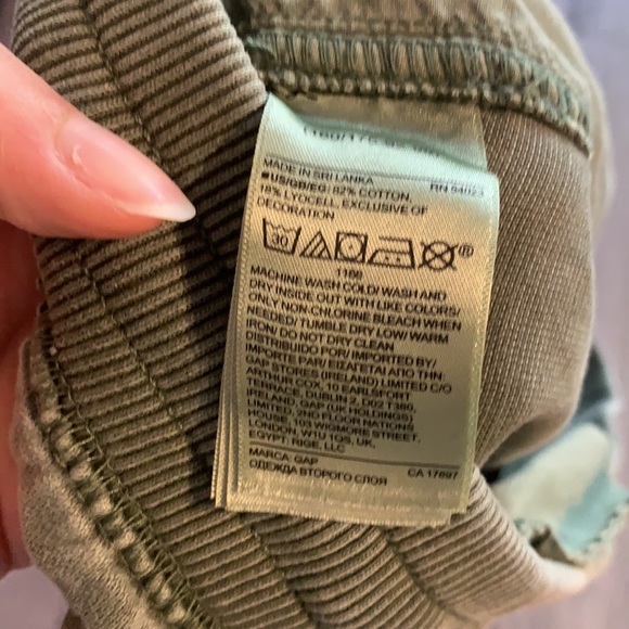 GAP Army Green Shorts EUC - Picture 4 of 4